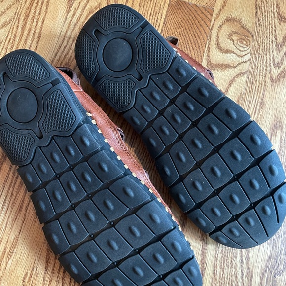 Men’s size 9 sandals. New.